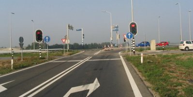 Pijlen op het wegdek en verplichte rijrichting